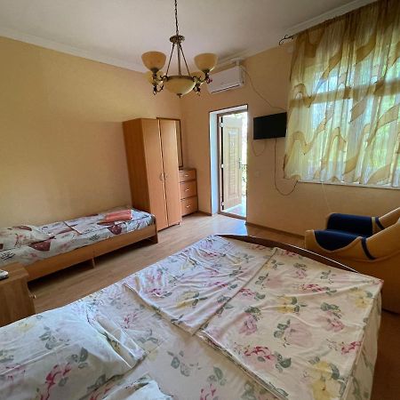Гостевой Дом На Гечба Hotel Гагра Екстериор снимка