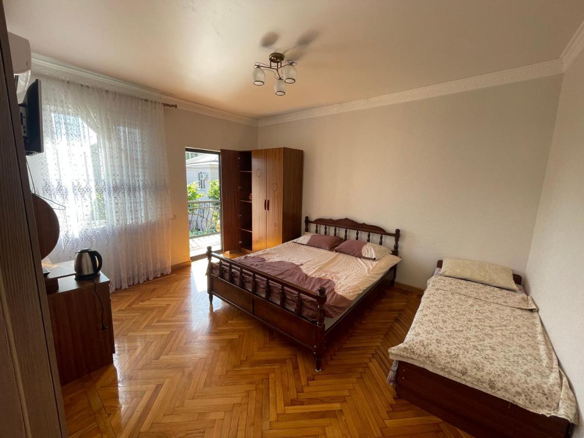 Гостевой Дом На Гечба Hotel Гагра Екстериор снимка